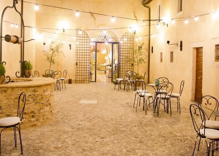 Relais Convento Santa Croce * Сант'Анатолия-ди-Нарко